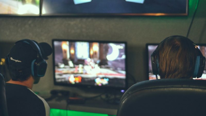 Jogos eletrônicos, redes sociais e IA: as novas frentes do debate sobre jovens e violência na França